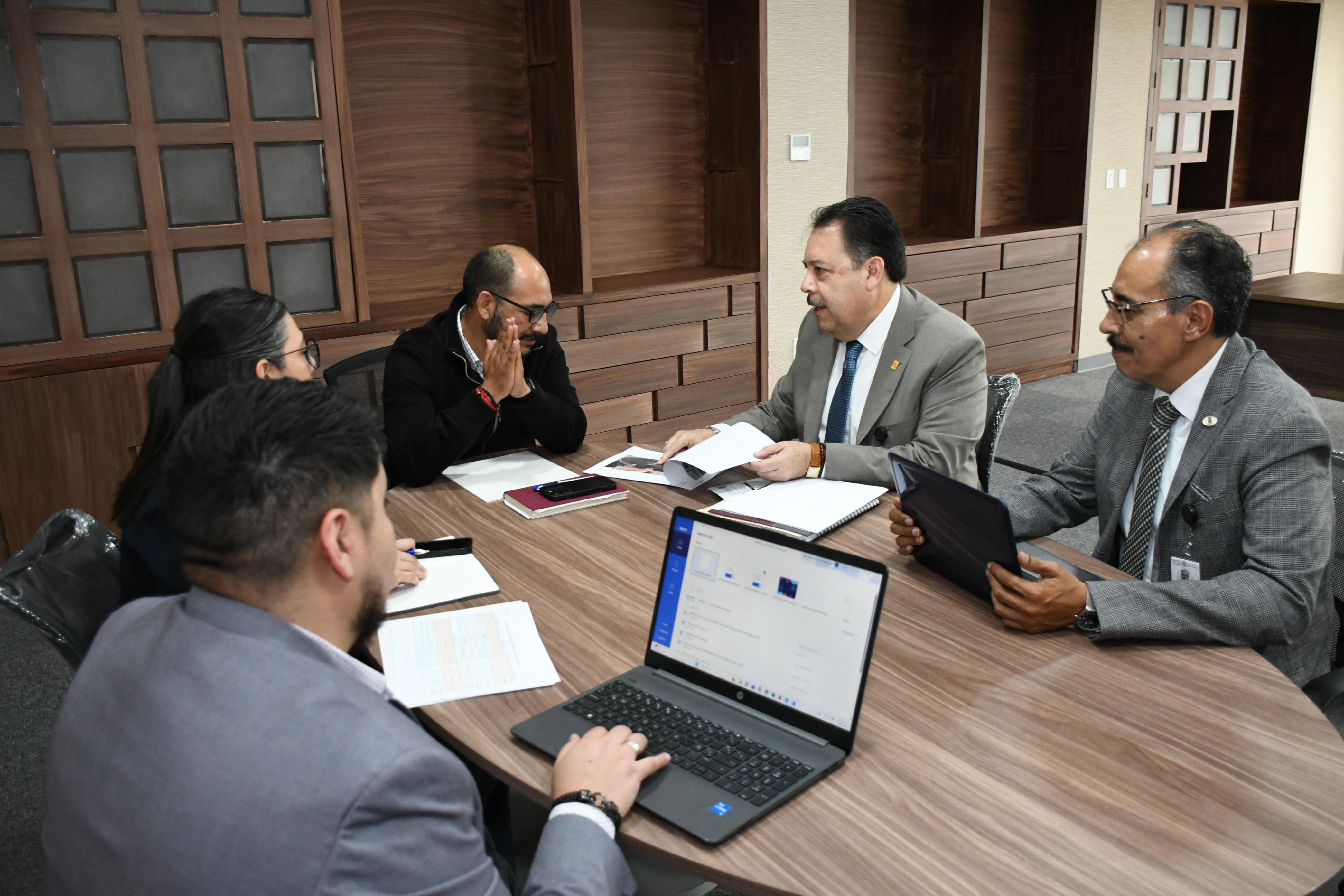 Reunión en la Subdirección de Personal con el Lic. Omar Butron Fosado Director de Administración y Finanzas